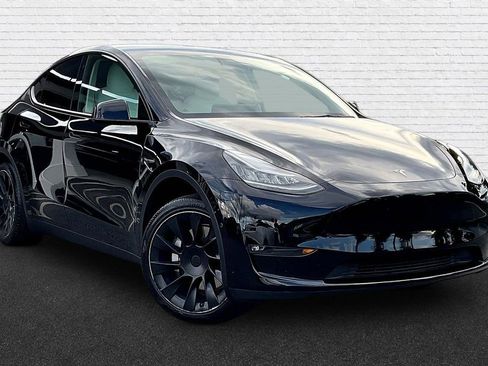 Used 2021 Tesla Model Y 2WD image 3