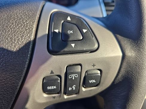 Used 2013 Ford Taurus SEL FWD image 21