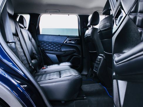 Used 2023 Mitsubishi Outlander SEL image 6