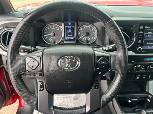 Used 2021 Toyota Tacoma TRD Sport AWD/4WD image 9