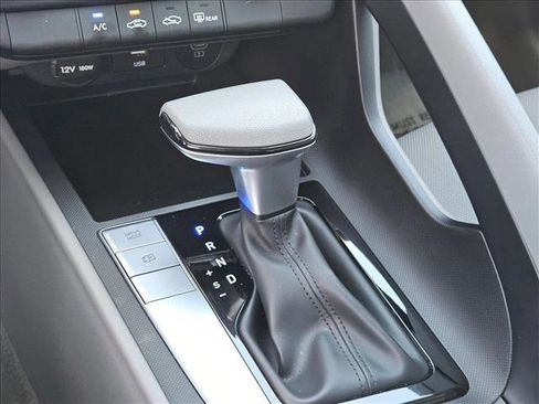 Certified 2025 Hyundai Elantra SE FWD image 14