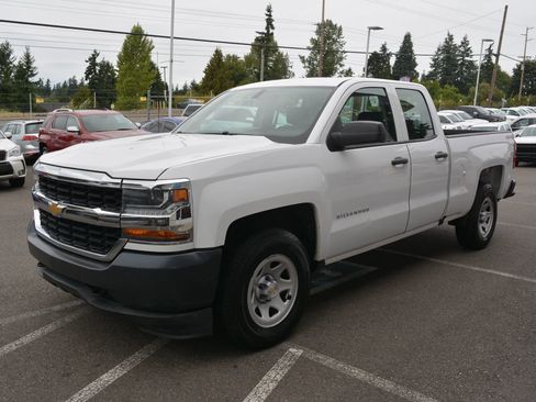 Used 2018 Chevrolet Silverado 1500 W/T w/ Trailering Package image 3