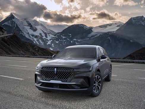 New 2026 Lincoln Nautilus Premier AWD/4WD image 2