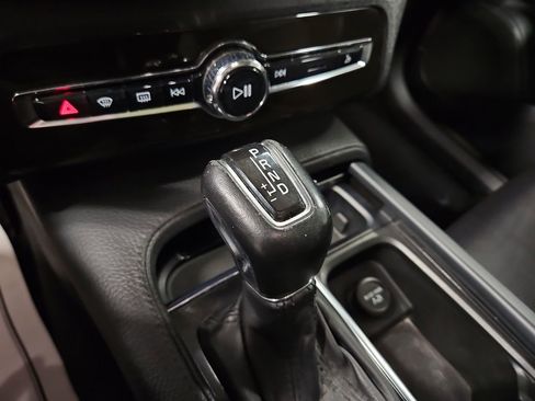 Used 2018 Volvo XC90 T6 Momentum w/ Convenience Package image 23