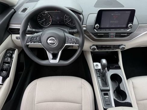 Used 2023 Nissan Altima 2.5 SV image 11