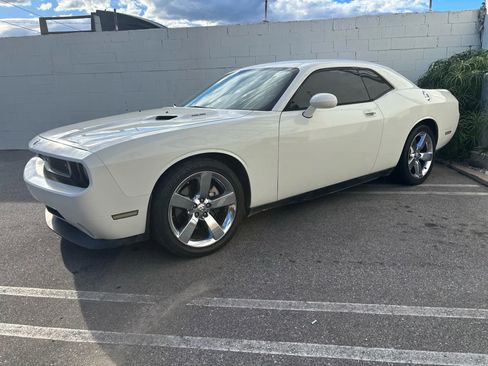 Used 2009 Dodge Challenger R/T image 1