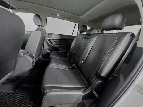 Used 2021 Volkswagen Tiguan SE image 23