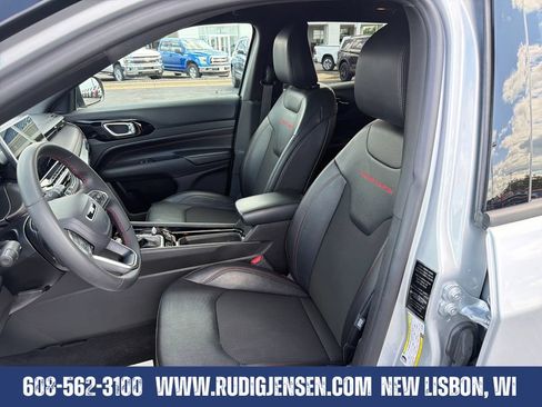 Used 2025 Jeep Compass Trailhawk AWD/4WD image 9
