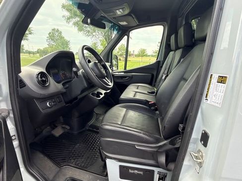 Used 2023 Mercedes-Benz Sprinter 1500 image 10