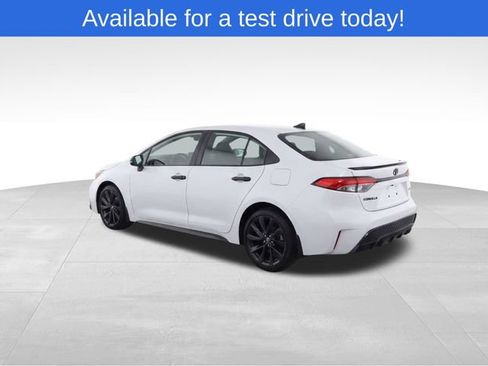 Used 2021 Toyota Corolla SE w/ Carpet Mat Package (TMS) FWD image 3