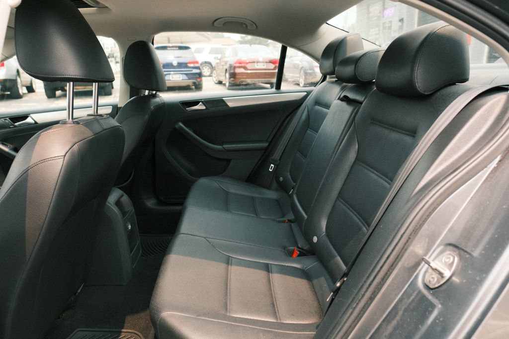 Used 2017 Volkswagen Jetta SE FWD image 12