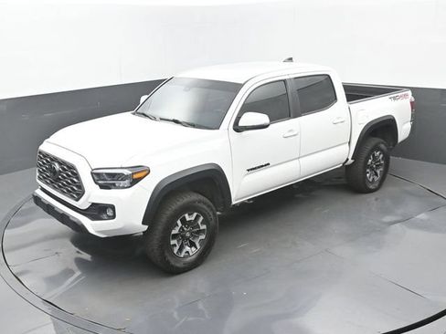 Used 2023 Toyota Tacoma TRD Off-Road w/ Black Out Package (TMS) AWD/4WD image 16