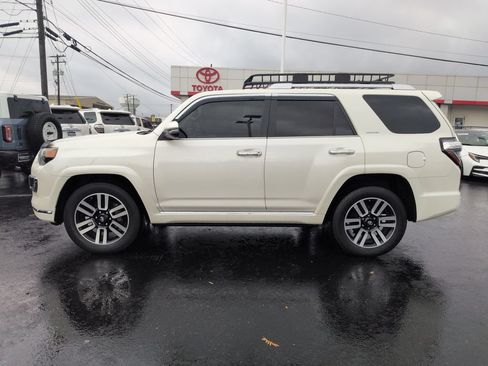Used 2018 Toyota 4Runner Limited AWD/4WD image 2
