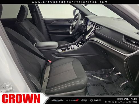 Used 2024 Jeep Grand Cherokee L Laredo AWD/4WD image 10
