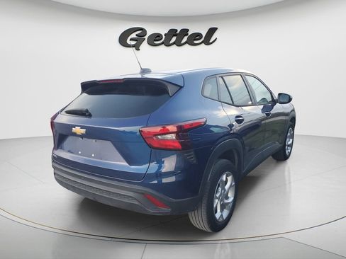 Used 2024 Chevrolet Trax LS w/ LS Convenience Package FWD image 3