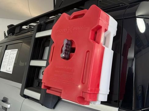 Used 2020 Land Rover Defender 110 First Edition image 16