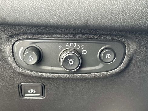 Used 2024 GMC Terrain SLT image 28