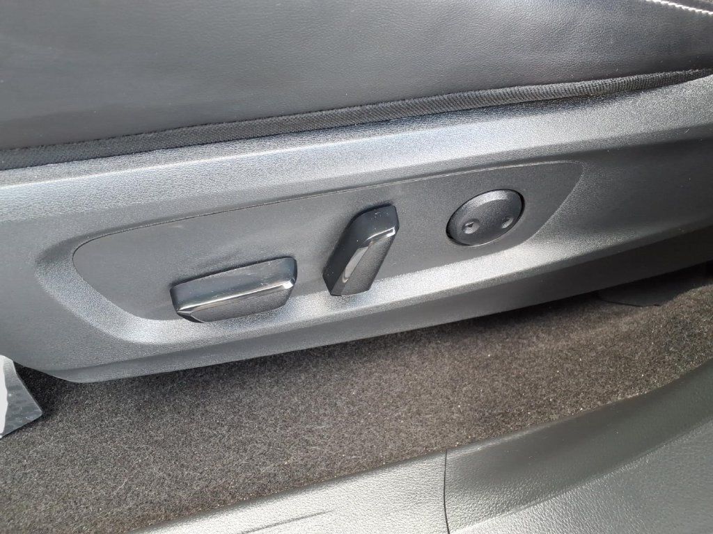 Used 2024 Nissan Pathfinder Platinum FWD image 17
