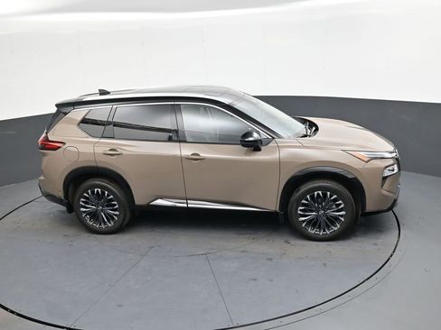 Used 2024 Nissan Rogue Platinum image 23