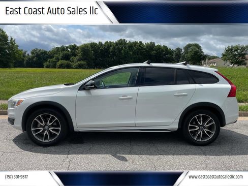 Used 2017 Volvo V60 T5 Cross Country w/ Climate Package image 1