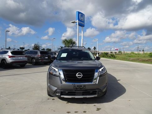 Used 2023 Nissan Pathfinder Platinum w/ Cargo Package image 2
