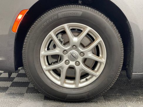 Used 2022 Chrysler Pacifica Touring-L FWD image 15