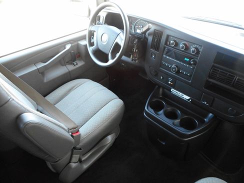 Used 2017 Chevrolet Express 3500 LT w/ LT Preferred Equipment Group image 27