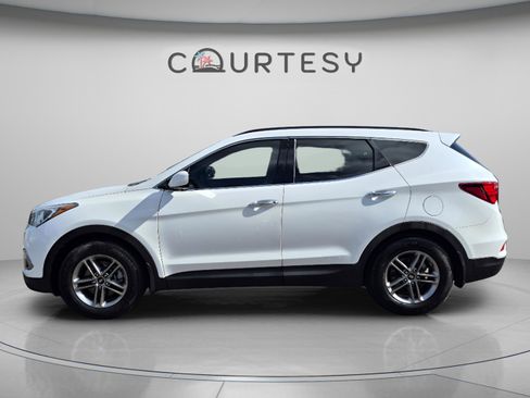 Used 2017 Hyundai Santa Fe Sport FWD image 2