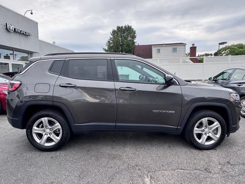 Used 2023 Jeep Compass Latitude w/ Convenience Group AWD/4WD image 8