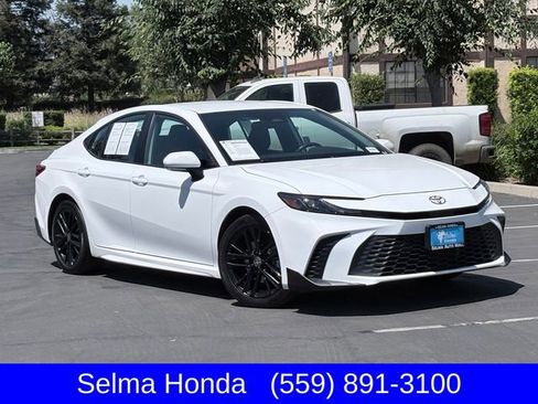 Used 2025 Toyota Camry SE FWD image 2