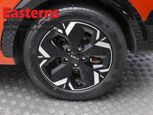 Used 2023 Kia Niro Wind w/ Wind Preserve Package FWD image 8