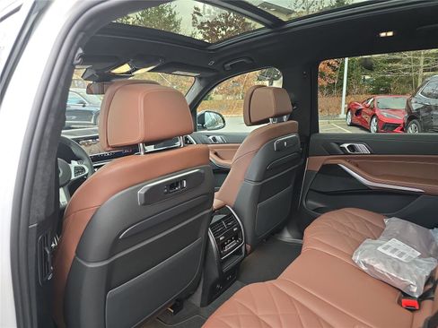New 2026 BMW X7 xDrive40i w/ M Sport Package image 18