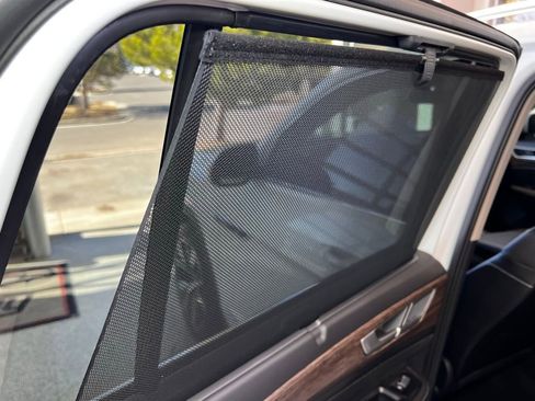 Used 2025 Volkswagen Atlas SEL Premium R-Line image 39