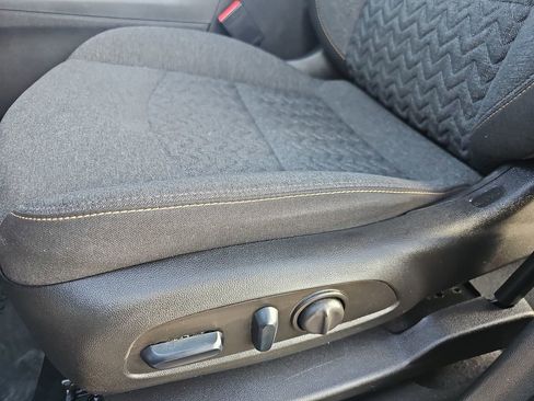 Used 2023 Chevrolet Equinox LT image 29