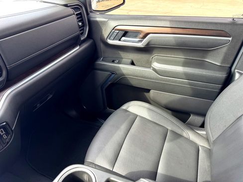 Used 2025 GMC Sierra 1500 SLT image 30