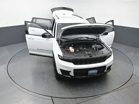 Used 2023 Jeep Grand Cherokee L Laredo image 47