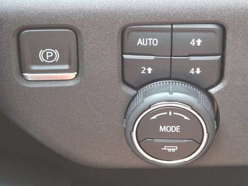 Used 2024 Chevrolet Silverado 1500 LT Trail Boss w/ LT Trail Boss Premium Package AWD/4WD image 27