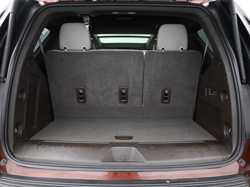 Used 2022 GMC Yukon SLT w/ SLT Premium Package image 6