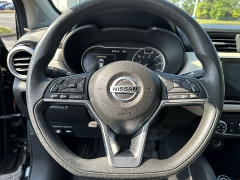 Used 2021 Nissan Versa SV FWD image 6
