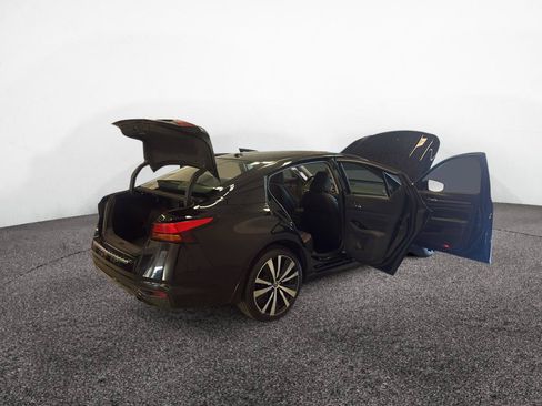 Used 2021 Nissan Altima 2.5 Platinum AWD/4WD image 14