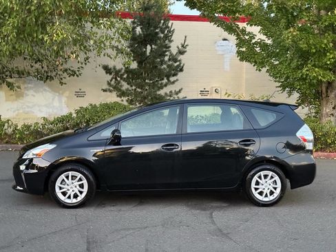 Used 2012 Toyota Prius V Two image 4