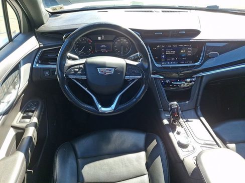 Used 2021 Cadillac XT6 Premium Luxury AWD/4WD image 2