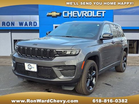 Used 2025 Jeep Grand Cherokee Altitude image 1