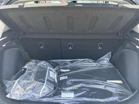 New 2025 Hyundai Venue Limited image 18