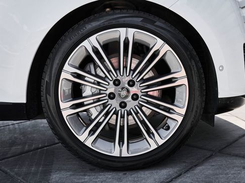 Used 2024 Land Rover Range Rover Long Wheelbase SE AWD/4WD image 19