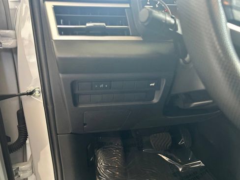 Used 2024 Mitsubishi Outlander SE AWD/4WD image 40