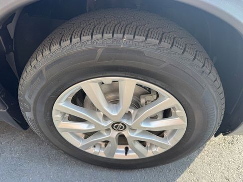 Used 2019 Nissan Rogue SV AWD/4WD image 7