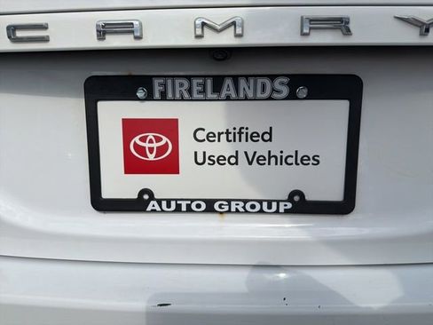 Used 2018 Toyota Camry SE image 10