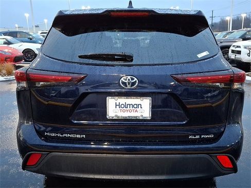 Certified 2024 Toyota Highlander XLE image 6