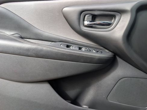 Used 2019 Nissan Murano SV w/ Premium Package image 18